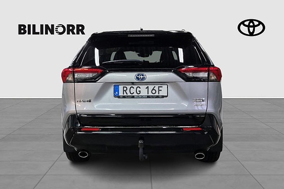 Toyota RAV4 4 of 11
