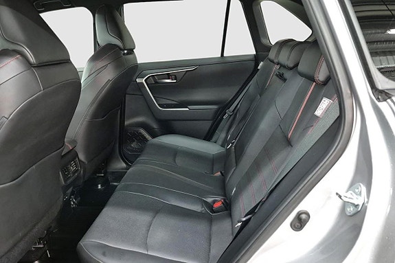 Toyota RAV4 8 of 11