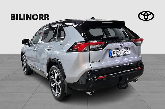 Toyota RAV4 2 of 11