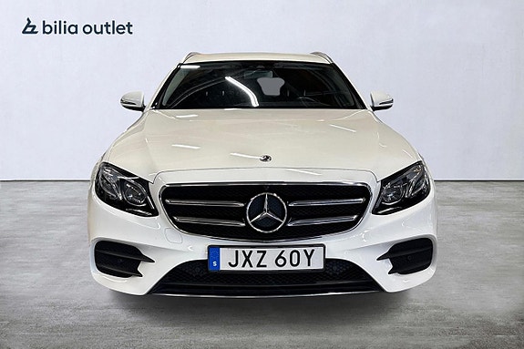 Mercedes-Benz E220 2 of 5