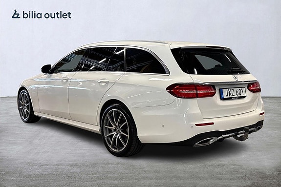 Mercedes-Benz E220 3 of 5