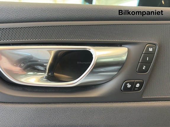 Volvo XC60 15 of 19