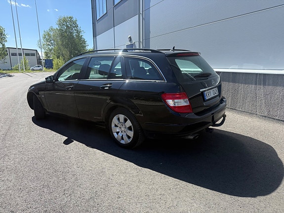 Mercedes-Benz C180 2 of 5