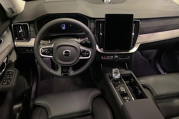 Volvo XC90 10 of 27