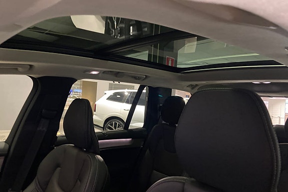 Volvo XC90 25 of 27