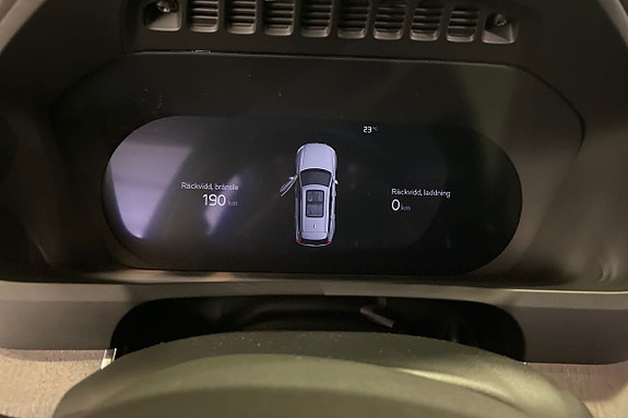 Volvo XC90 16 of 27