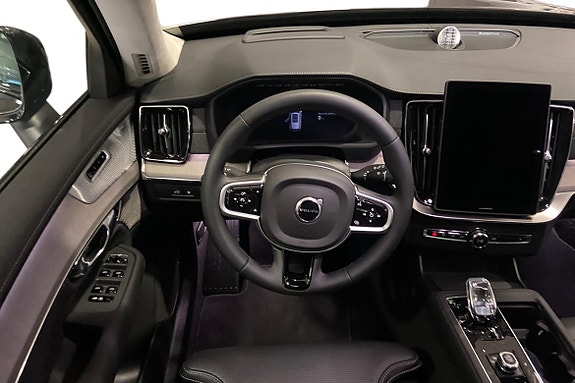 Volvo XC90 11 of 27