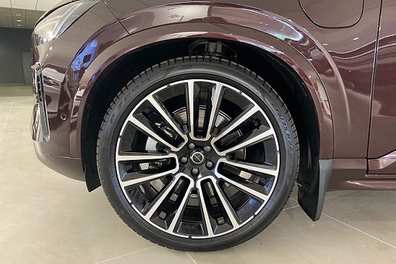 Volvo XC90 17 of 27