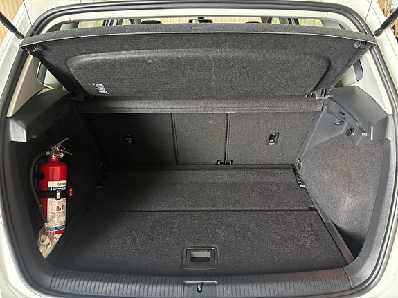 Volkswagen Golf Sportsvan 18 of 18