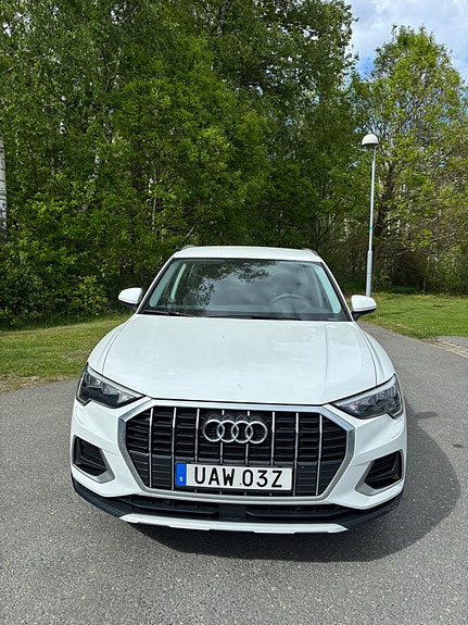 Audi Q3 2 of 4