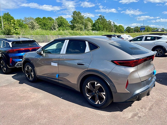 Cupra Tavascan 2 of 2