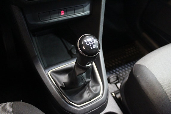 Volkswagen Caddy 16 of 19