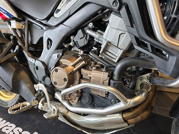 Honda Powersports CRF1000 DCT Africa Twin Tri-Color 8 of 9