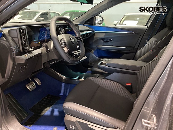 Renault Scenic E-Tech 7 of 18