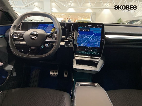 Renault Scenic E-Tech 11 of 18