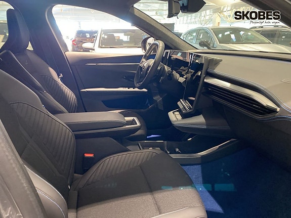 Renault Scenic E-Tech 10 of 18