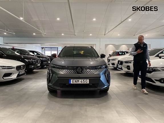 Renault Scenic E-Tech 2 of 5
