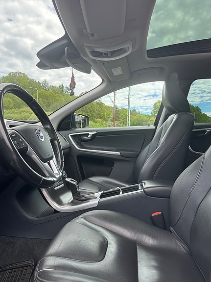 Volvo XC60 5 of 7