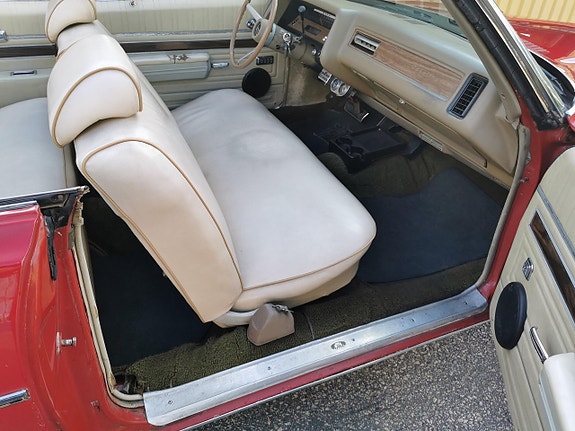 Pontiac Catalina 8 of 30