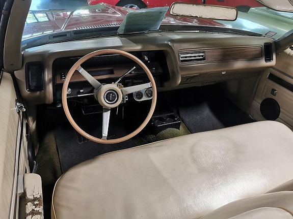 Pontiac Catalina 14 of 30