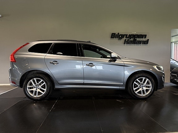 Volvo XC60 8 of 30