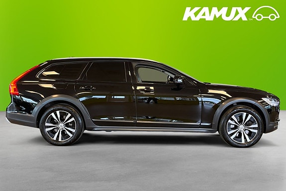 Volvo V90 Cross Country 2 of 5