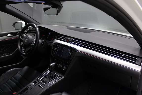 Volkswagen Passat 11 of 13
