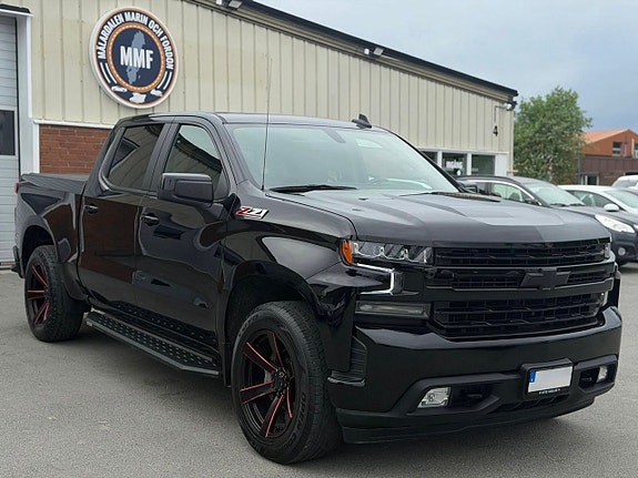 Chevrolet Silverado 1500 2 of 24