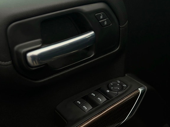 Chevrolet Silverado 1500 11 of 24