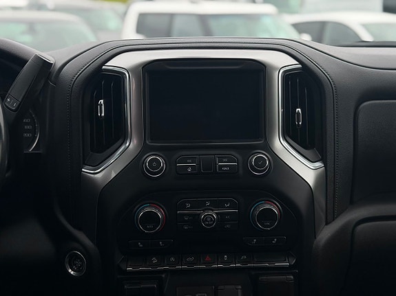 Chevrolet Silverado 1500 8 of 24