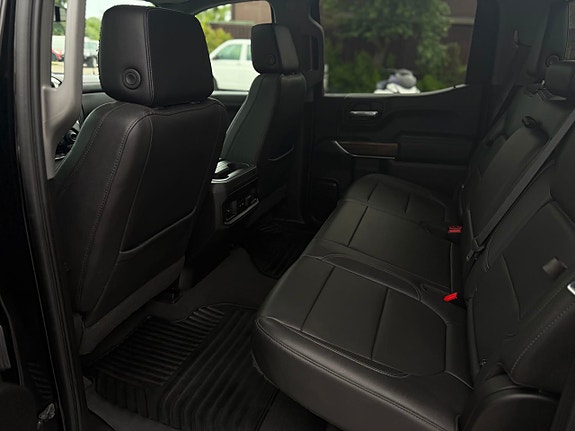 Chevrolet Silverado 1500 18 of 24