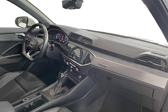 Audi Q3 12 of 24