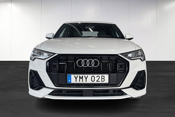 Audi Q3 2 of 5