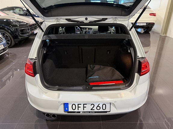 Volkswagen Golf VII 26 of 26