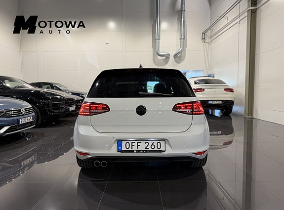 Volkswagen Golf VII 3 of 26