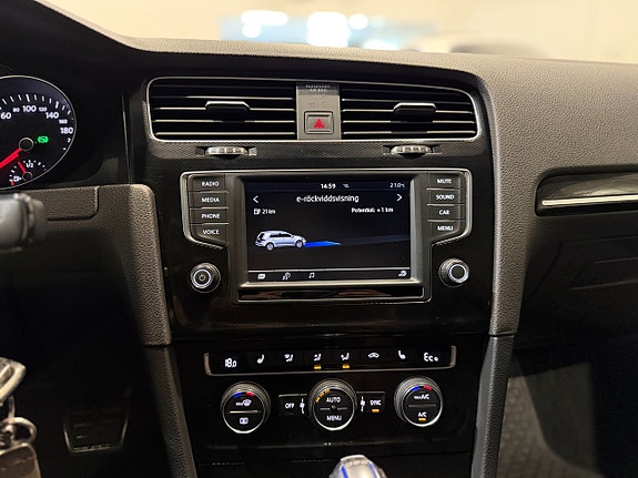 Volkswagen Golf VII 20 of 26