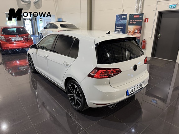 Volkswagen Golf VII 5 of 26