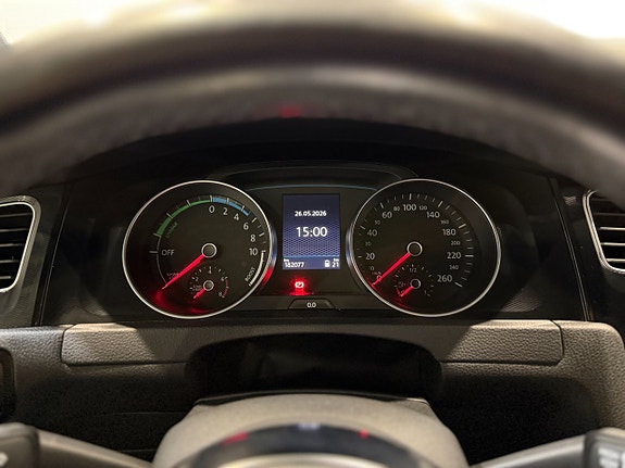 Volkswagen Golf VII 22 of 26
