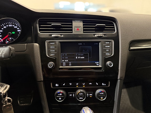 Volkswagen Golf VII 19 of 26