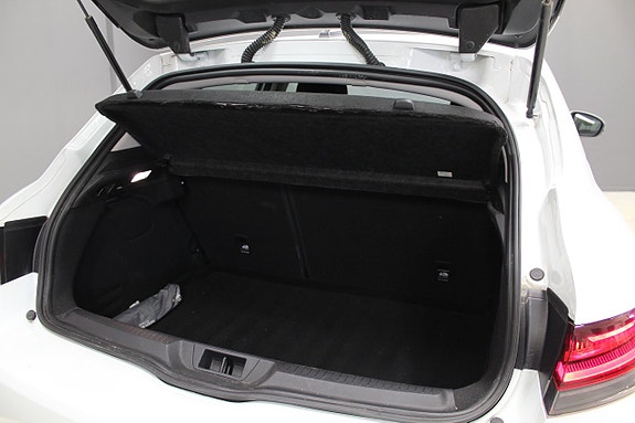 Renault Megane IV 13 of 13