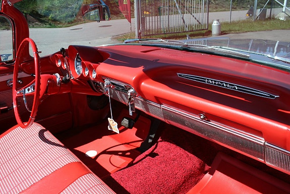 Chevrolet Impala 17 of 27