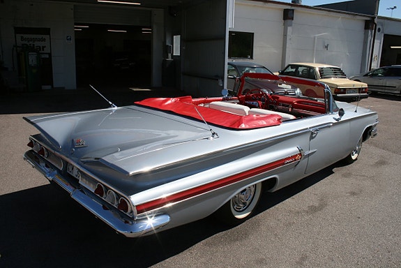 Chevrolet Impala 6 of 27