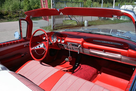 Chevrolet Impala 16 of 27