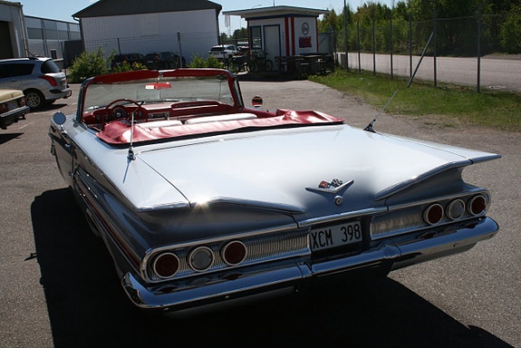Chevrolet Impala 9 of 27