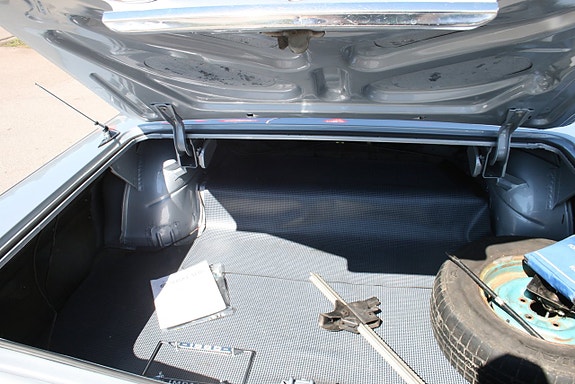 Chevrolet Impala 24 of 27