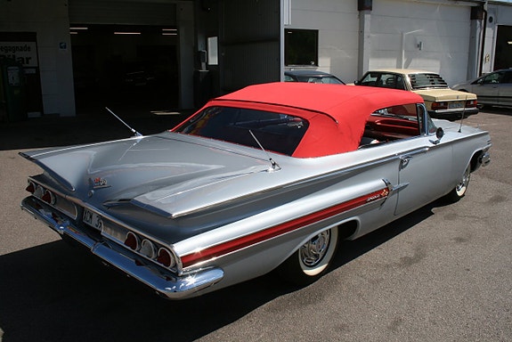 Chevrolet Impala 15 of 27