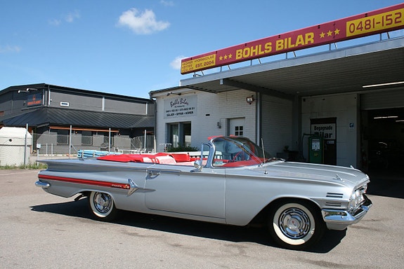 Chevrolet Impala 4 of 27