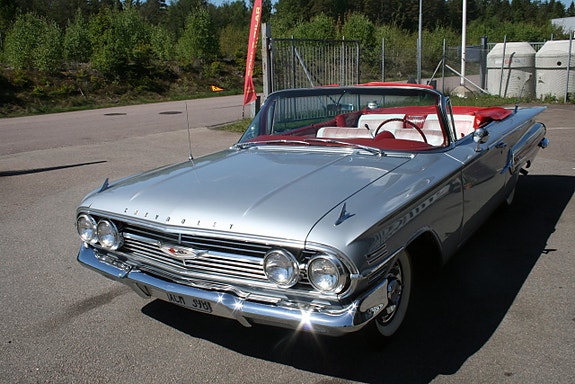 Chevrolet Impala 2 of 27