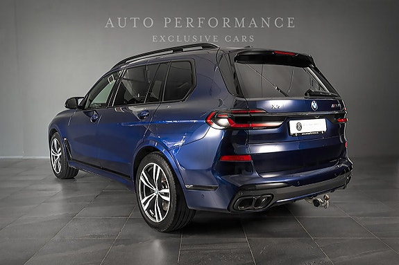 BMW X7 2 of 9