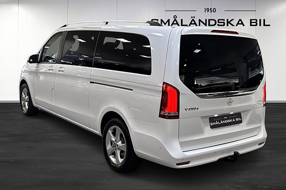 Mercedes-Benz V250 3 of 5